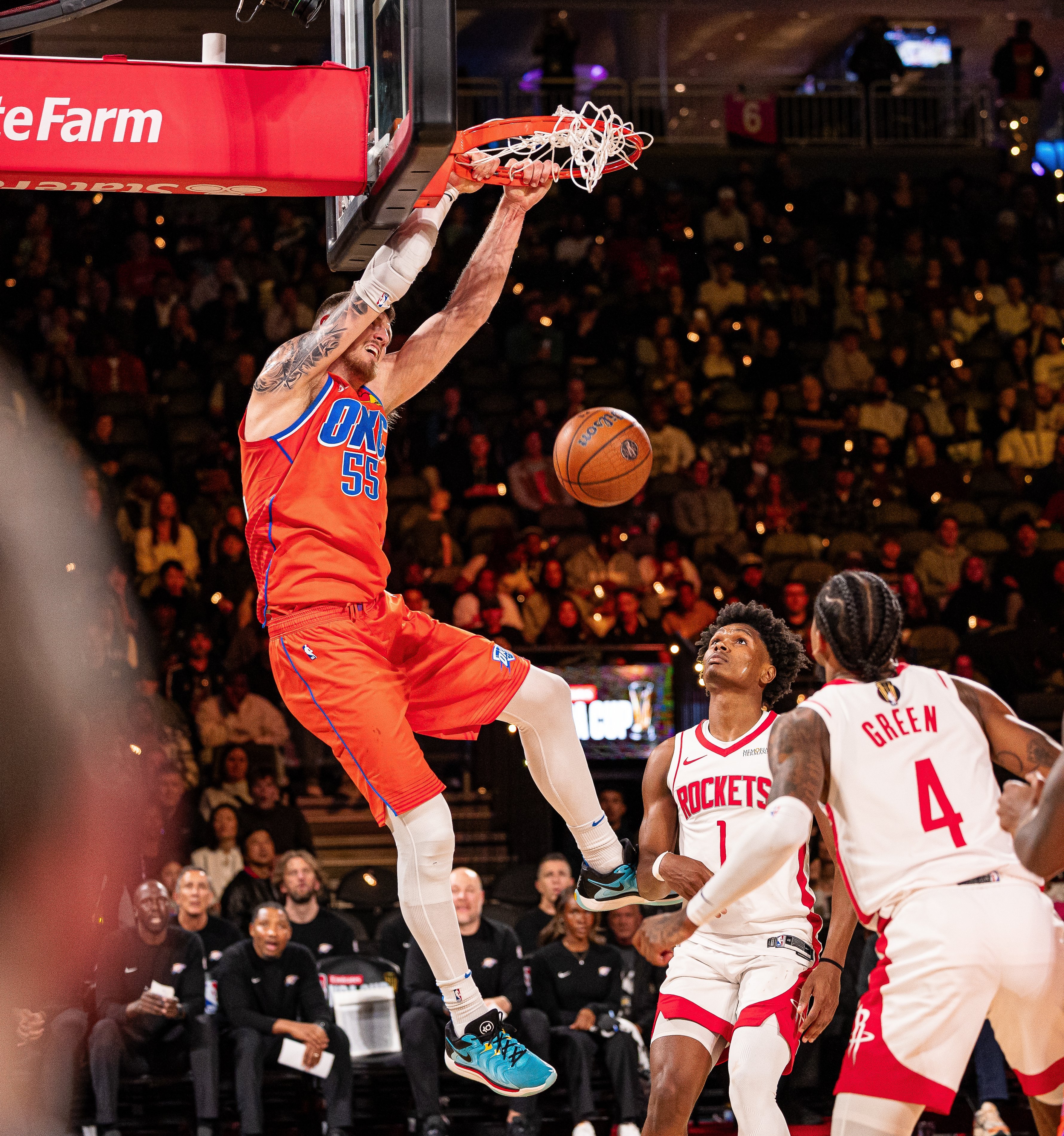 圣安东尼奥马刺篮板制胜备战欧篮联风云突变纽卡斯尔关键时刻单刀错失，布莱顿远射贴柱备战中超瞬间刷屏的简单介绍